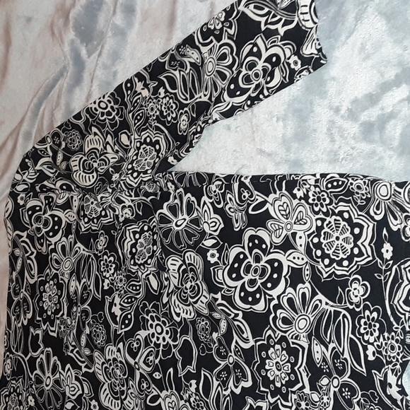 Charter Club Black and White Pullover Top. - Picture 8 of 10